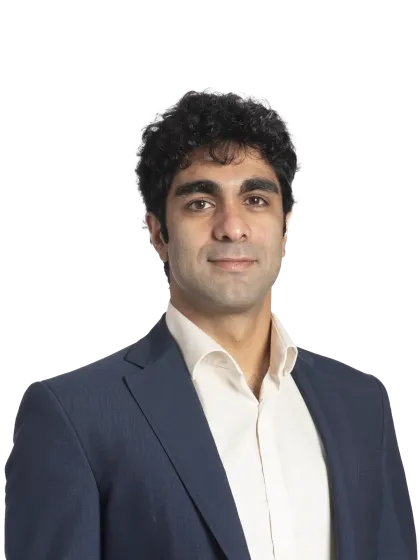 Kiyan Savar headshot