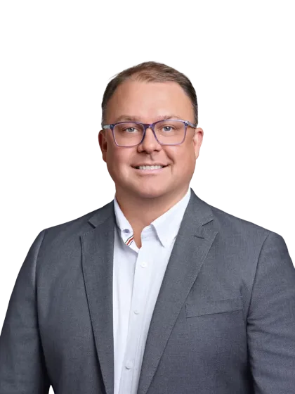 Ryan Slunaker headshot
